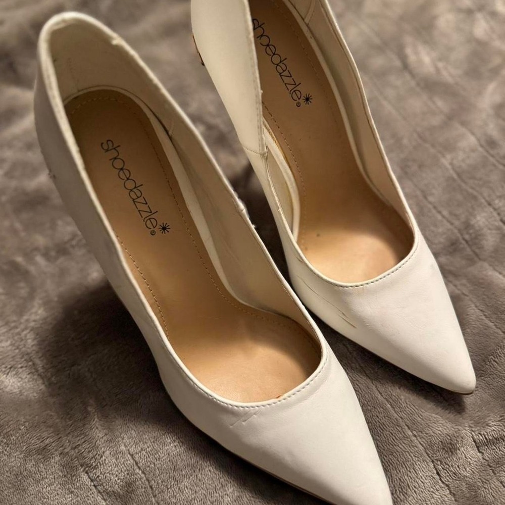 ShoeDazzle Esperanza White Pointed Toe Pumps Gold Leaf Heel Stiletto Size 9